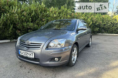 Седан Toyota Avensis 2003 в Кам'янці