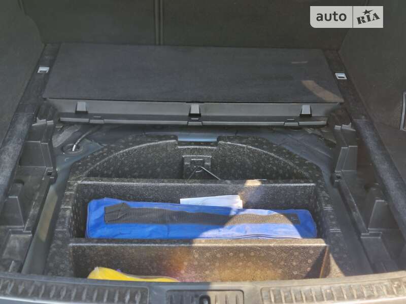 Универсал Toyota Avensis 2011 в Черновцах