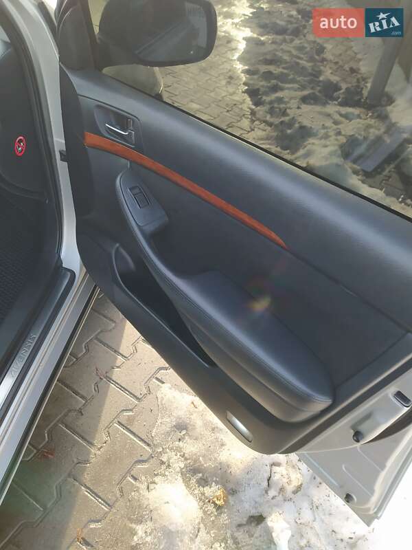 Седан Toyota Avensis 2007 в Львові