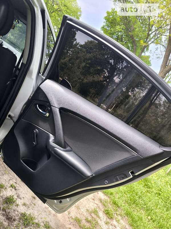 Седан Toyota Avensis 2010 в Кропивницком