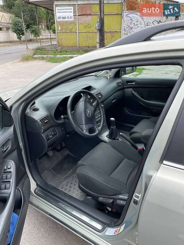 Универсал Toyota Avensis 2004 в Жмеринке