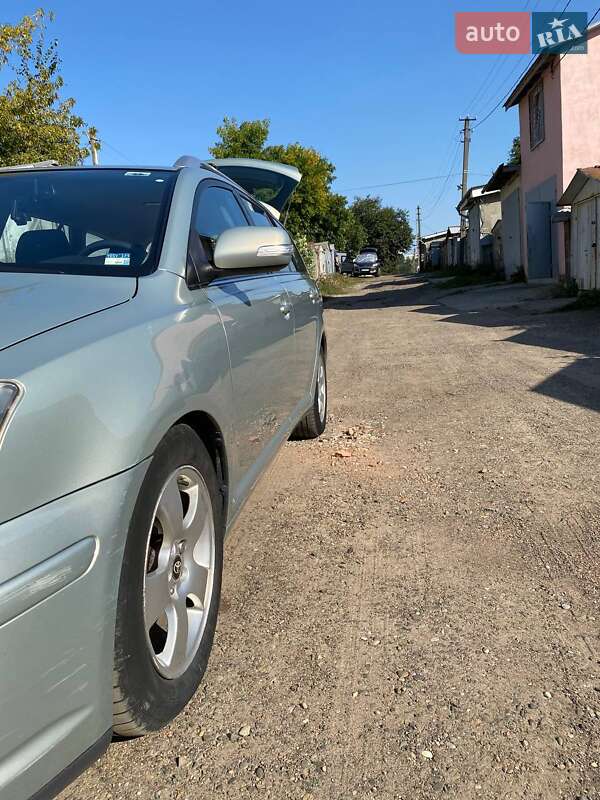 Універсал Toyota Avensis 2007 в Чернівцях