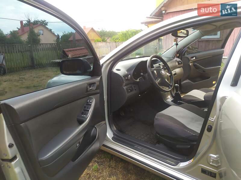 Седан Toyota Avensis 2004 в Львове фото 7 Седан Toyota Avensis 2004 в Львове