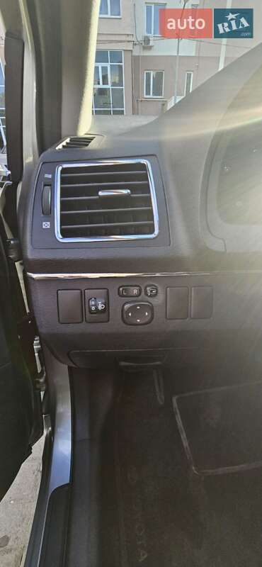 Седан Toyota Avensis 2012 в Харкові