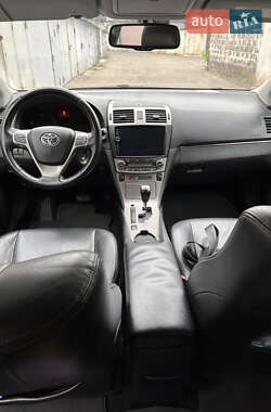 Седан Toyota Avensis 2011 в 
