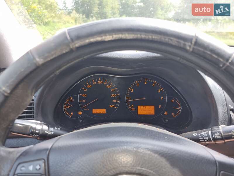 Седан Toyota Avensis 2006 в Кременці