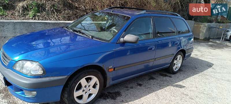 Универсал Toyota Avensis 1998 в Киеве