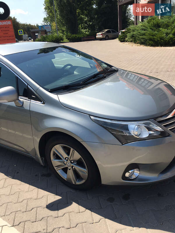 Седан Toyota Avensis 2015 в Василькове