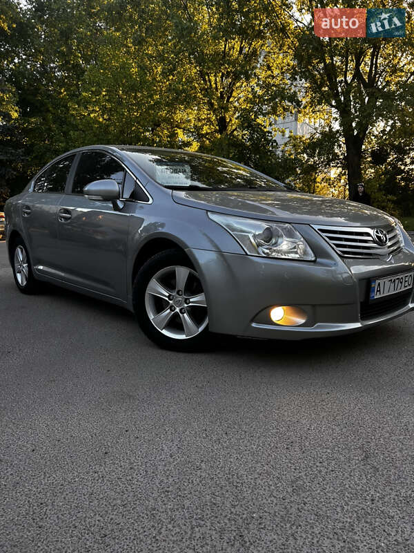 Toyota Avensis 2011