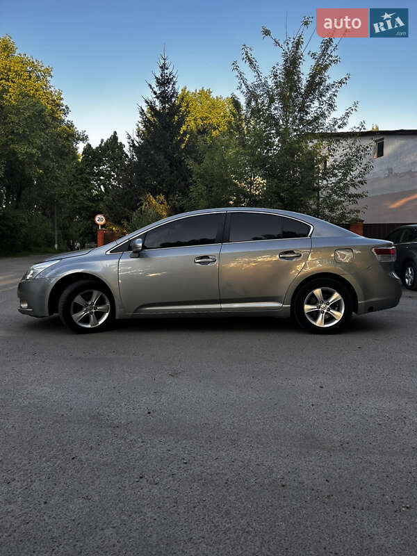 Седан Toyota Avensis 2011 в Василькове