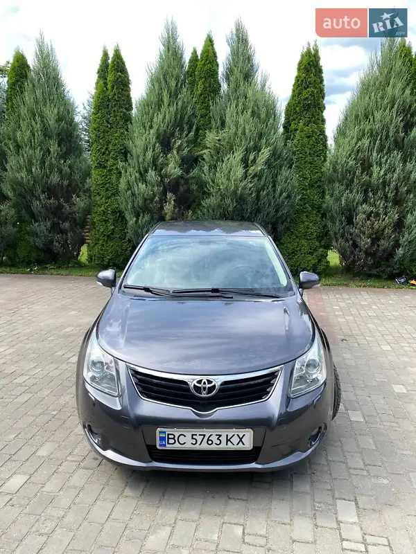 Седан Toyota Avensis 2011 в 