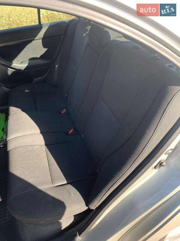 Лифтбек Toyota Avensis 2004 в Полтаве