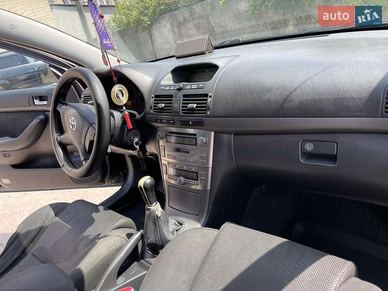 Седан Toyota Avensis 2003 в Житомирі