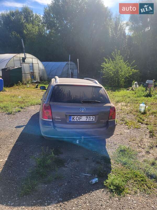 Универсал Toyota Avensis 2006 в Обухове