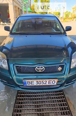 Седан Toyota Avensis 2004 в Новом Буге