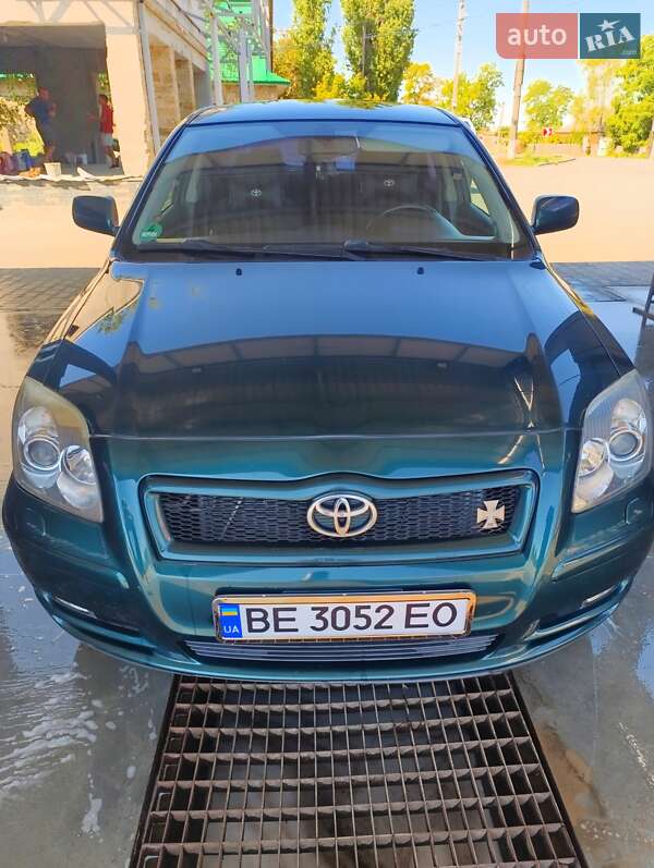 Седан Toyota Avensis 2004 в 