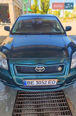 Седан Toyota Avensis 2004 в 