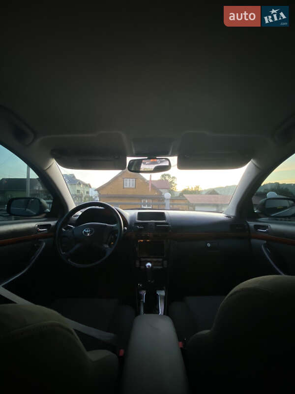 Седан Toyota Avensis 2008 в Лазещине