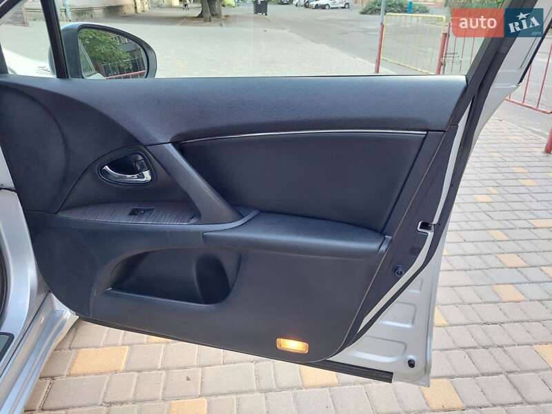 Седан Toyota Avensis 2009 в Одесі