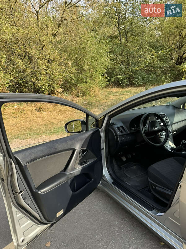 Седан Toyota Avensis 2011 в Житомирі