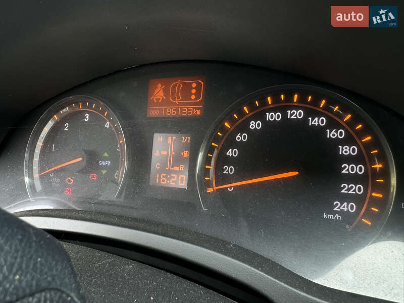 Седан Toyota Avensis 2011 в Житомирі