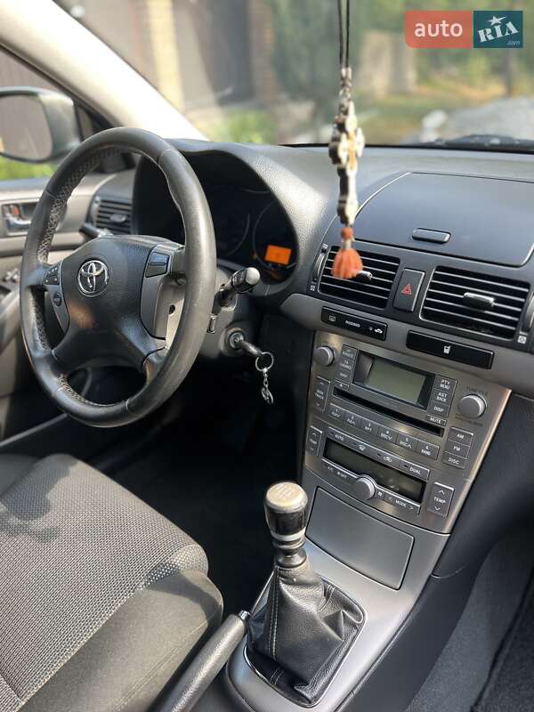 Седан Toyota Avensis 2007 в Виннице