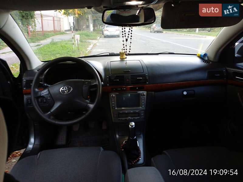 Седан Toyota Avensis 2008 в Виннице
