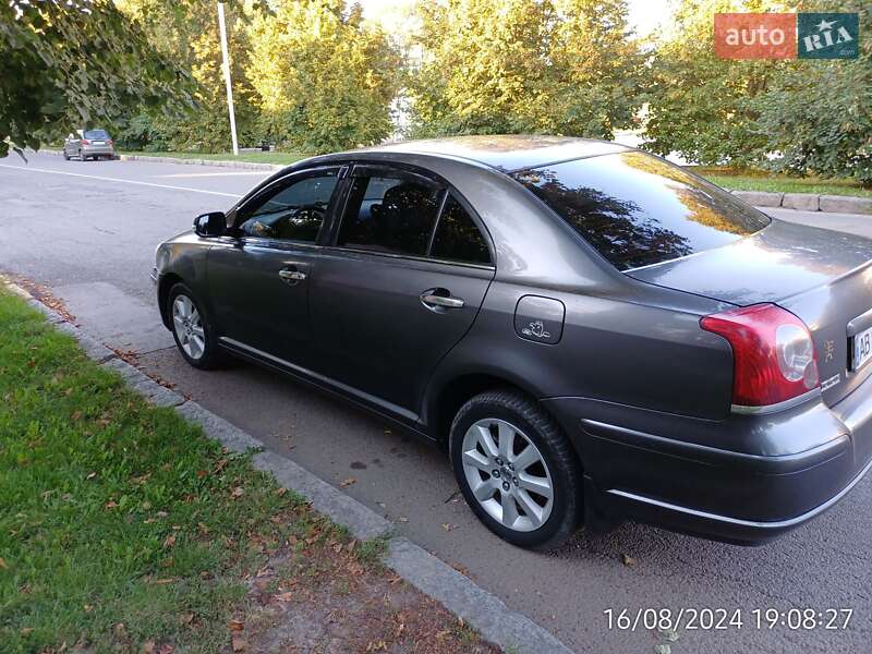 Седан Toyota Avensis 2008 в Виннице