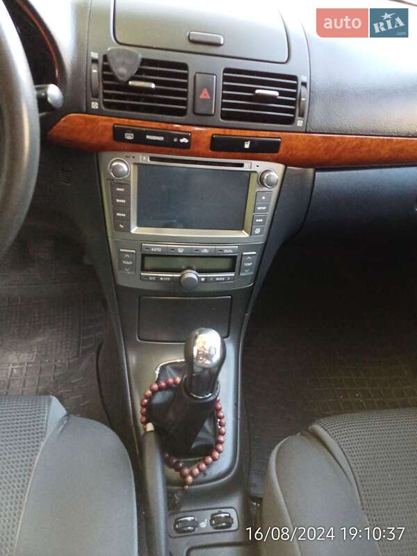 Седан Toyota Avensis 2008 в Виннице