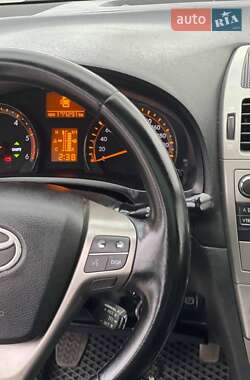 Універсал Toyota Avensis 2011 в 