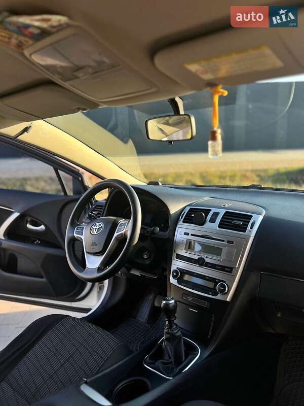 Универсал Toyota Avensis 2012 в Хмельницком