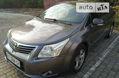 Седан Toyota Avensis 2010 в Ивано-Франковске