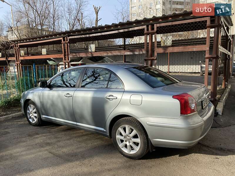 Седан Toyota Avensis 2008 в Днепре