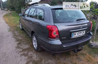 Універсал Toyota Avensis 2006 в Острозі