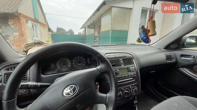 Седан Toyota Avensis 2001 в Луцке