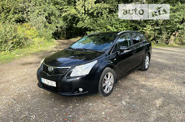 Універсал Toyota Avensis 2010 в Чернівцях