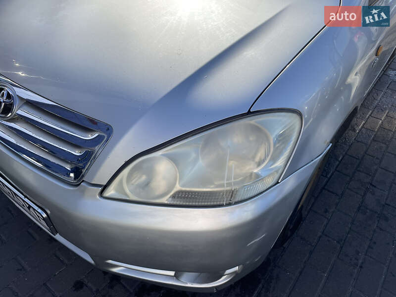Універсал Toyota Avensis 2001 в Києві