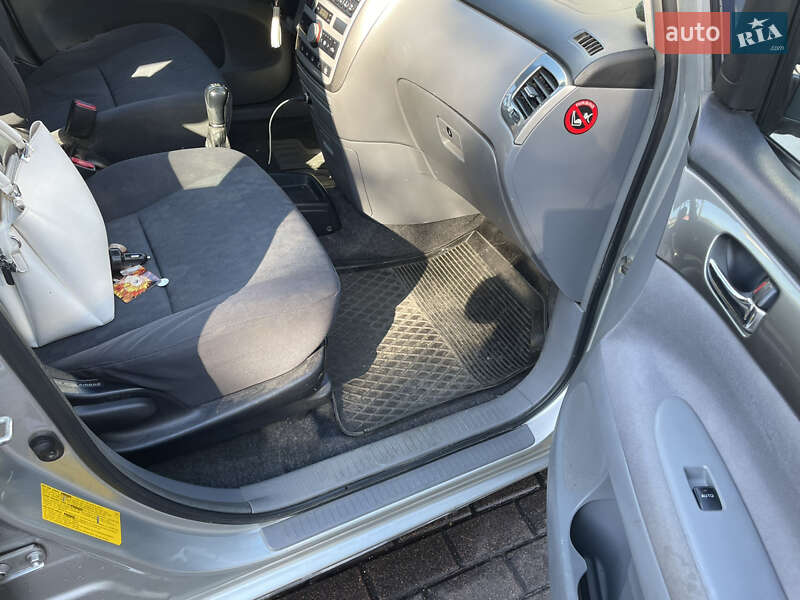 Універсал Toyota Avensis 2001 в Києві