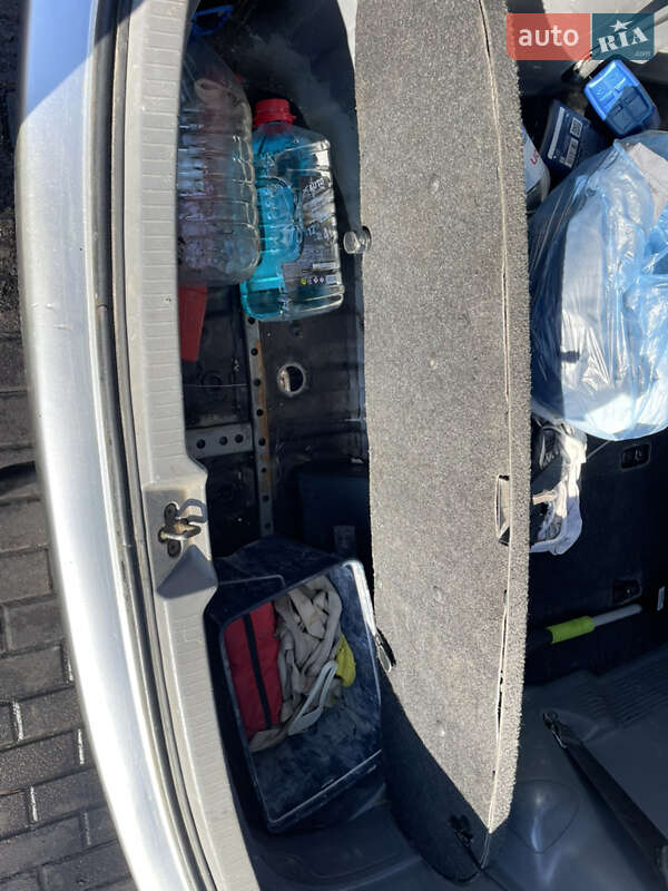 Універсал Toyota Avensis 2001 в Києві