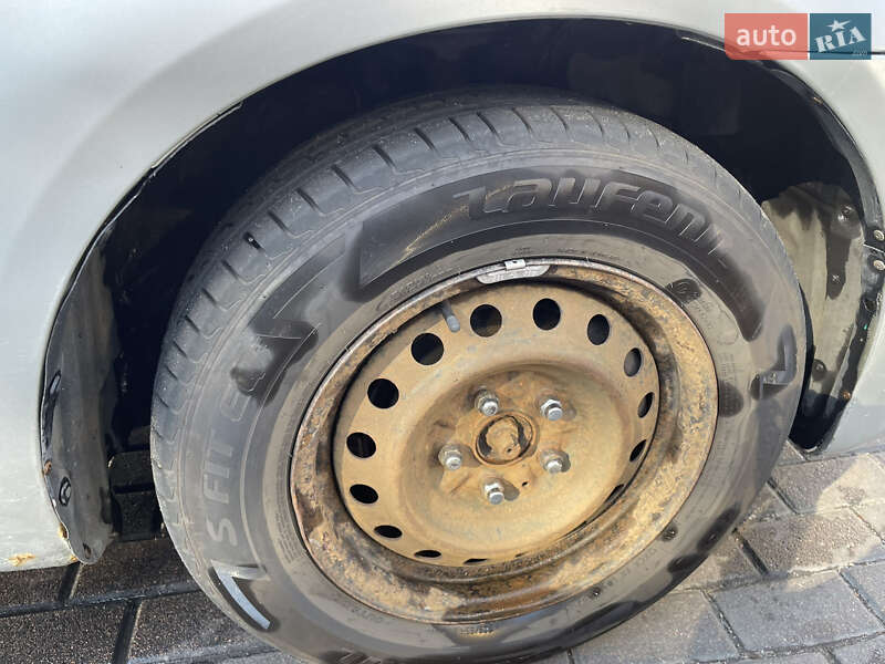 Універсал Toyota Avensis 2001 в Києві