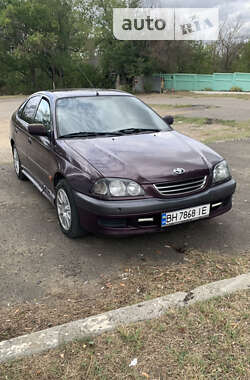 Лифтбек Toyota Avensis 1999 в Болграде