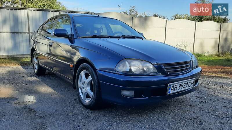 Ліфтбек Toyota Avensis 1999 в Бару