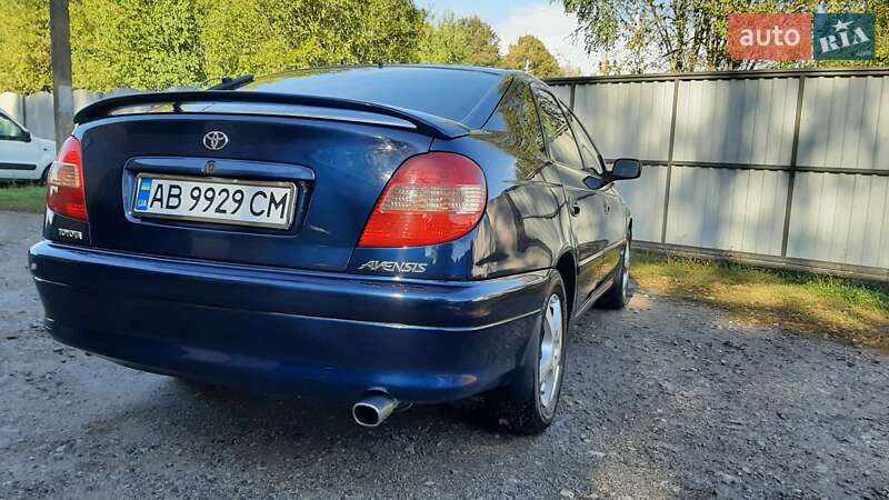 Ліфтбек Toyota Avensis 1999 в Бару