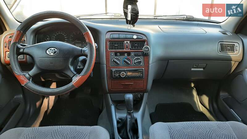 Ліфтбек Toyota Avensis 1999 в Бару