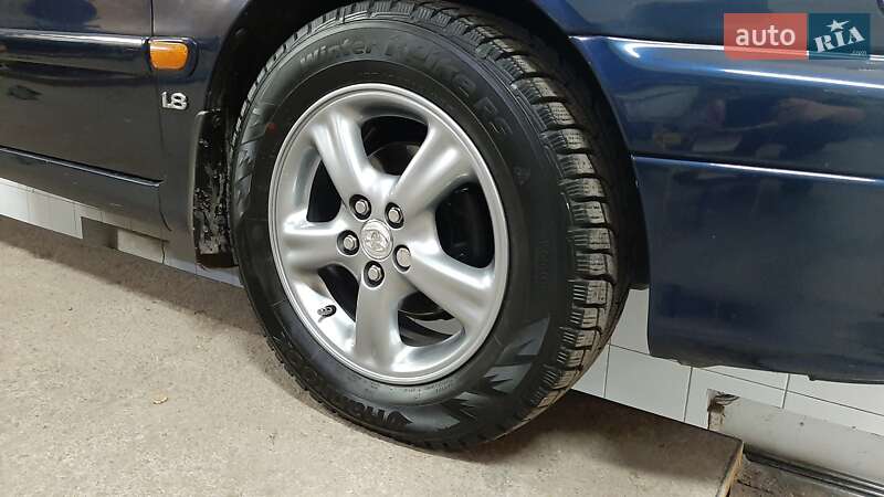 Ліфтбек Toyota Avensis 1999 в Бару