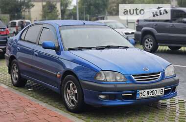 Седан Toyota Avensis 1999 в Львові