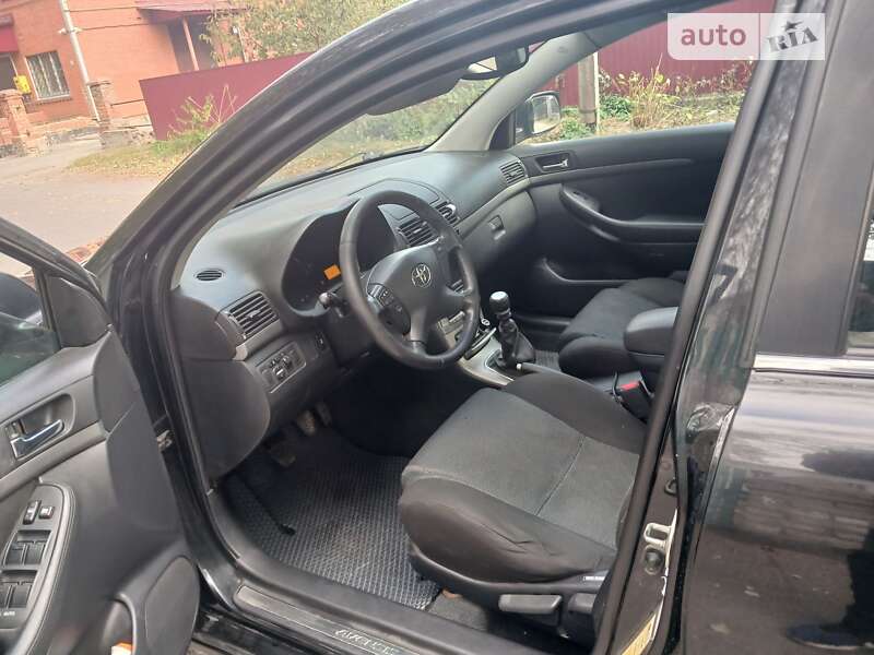 Лифтбек Toyota Avensis 2008 в Сквире