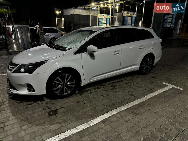 Универсал Toyota Avensis 2013 в Луцке