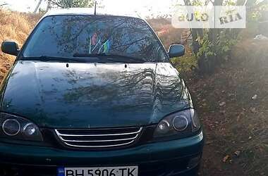 Седан Toyota Avensis 1998 в Песчанке