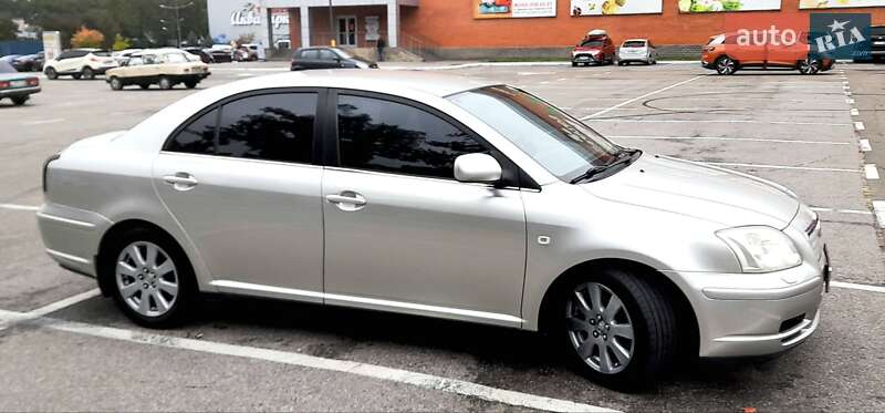 Седан Toyota Avensis 2004 в Броварах